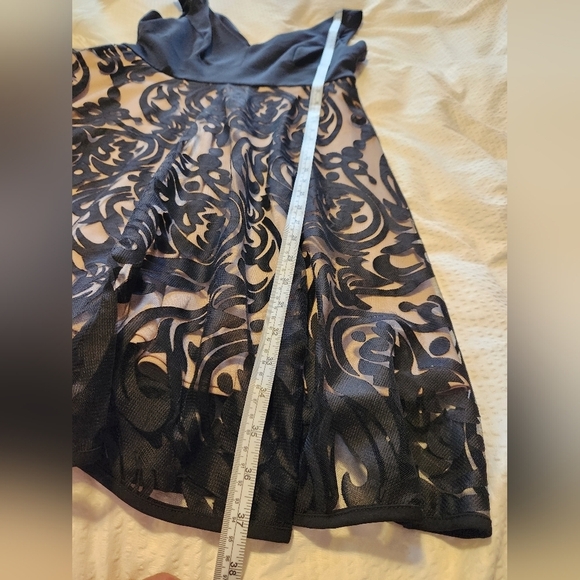 Elegant black dress - Picture 5 of 5